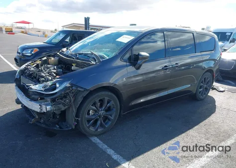 2020 Chrysler Pacifica Touring z USA, uszkodzony, nr VIN 2C4RC1FG9LR261954